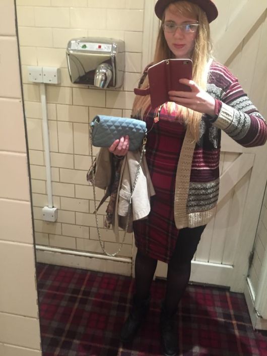 Some People Who Accidentally Dressed Like Their Surroundings