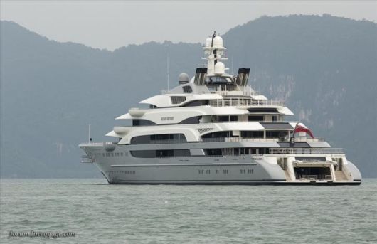 what's the largest private yacht in the world